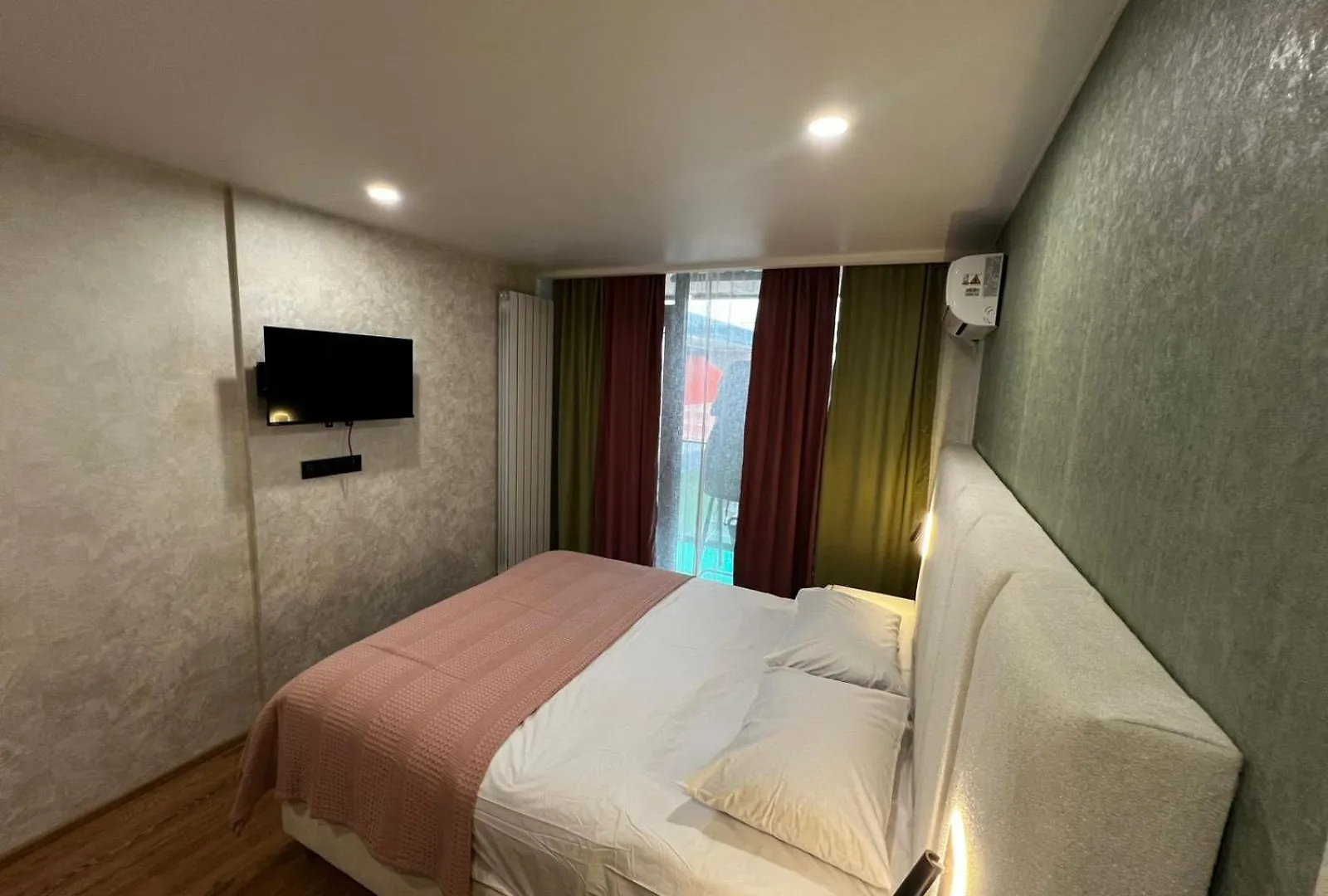 Rainbow Apartment Μπατούμι