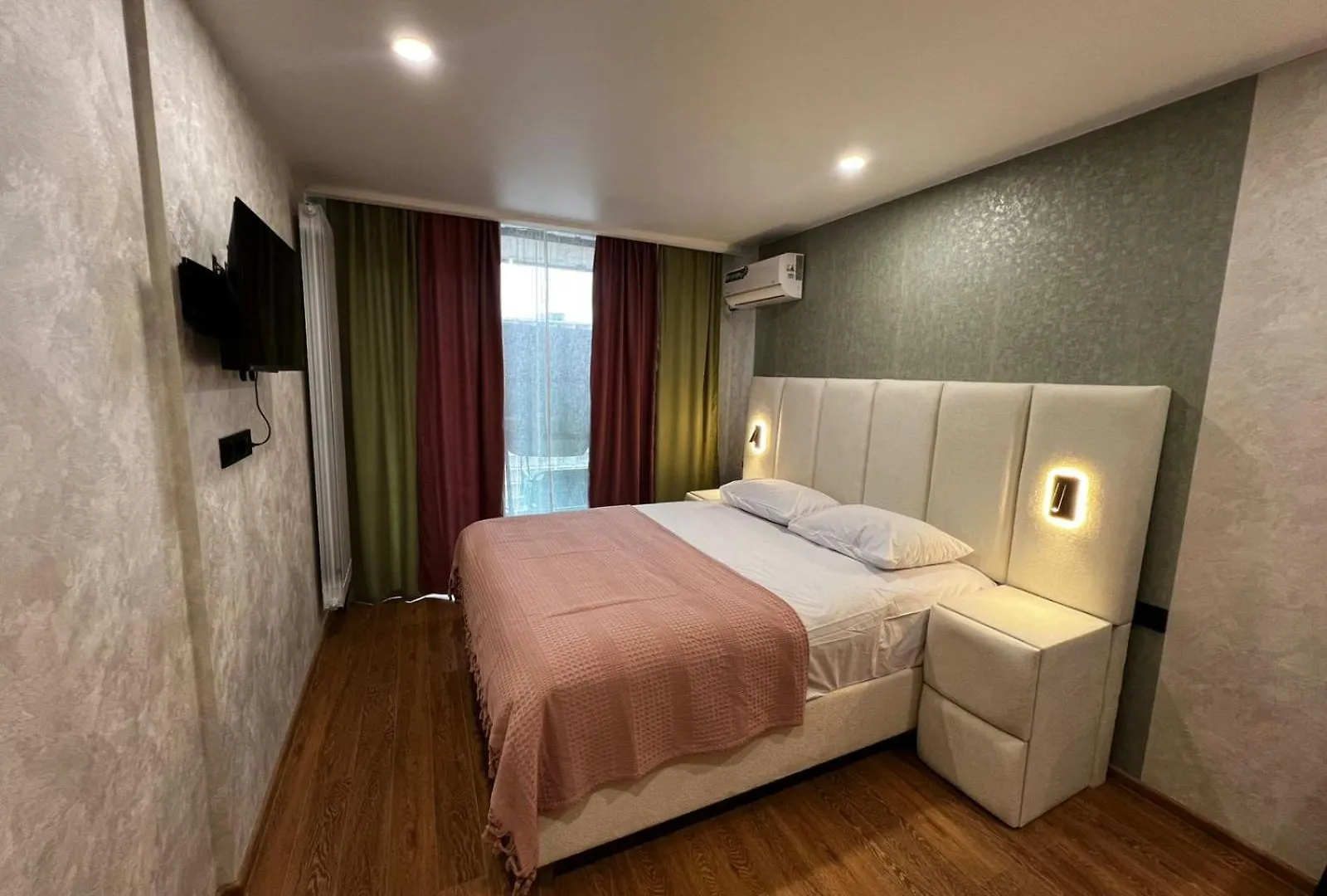 Rainbow Apartment Μπατούμι