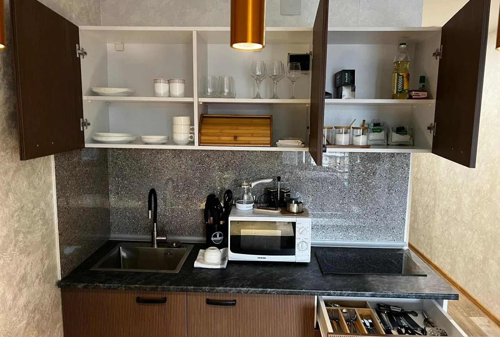 Rainbow Apartment Μπατούμι